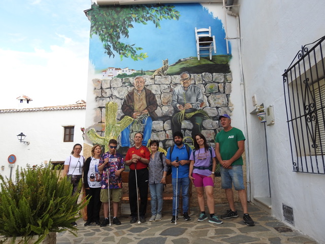 ONCE brings members to visit Parauta, including Juan, his wife Inés, and Javi.  Photo © ONCE Ronda.